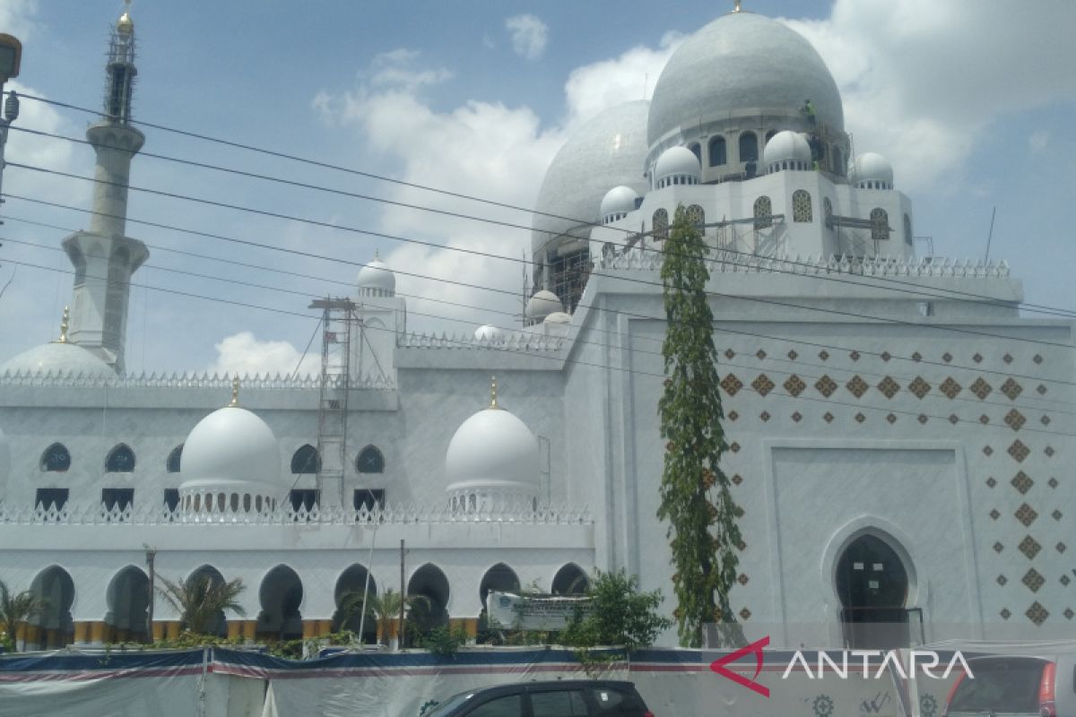 Gibran pastikan Masjid Sheikh Zayed tak gusur rumah warga