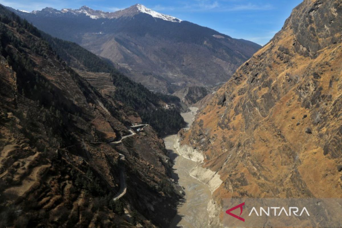 Helikopter peziarah jatuh di Himalaya India, semua penumpang tewas