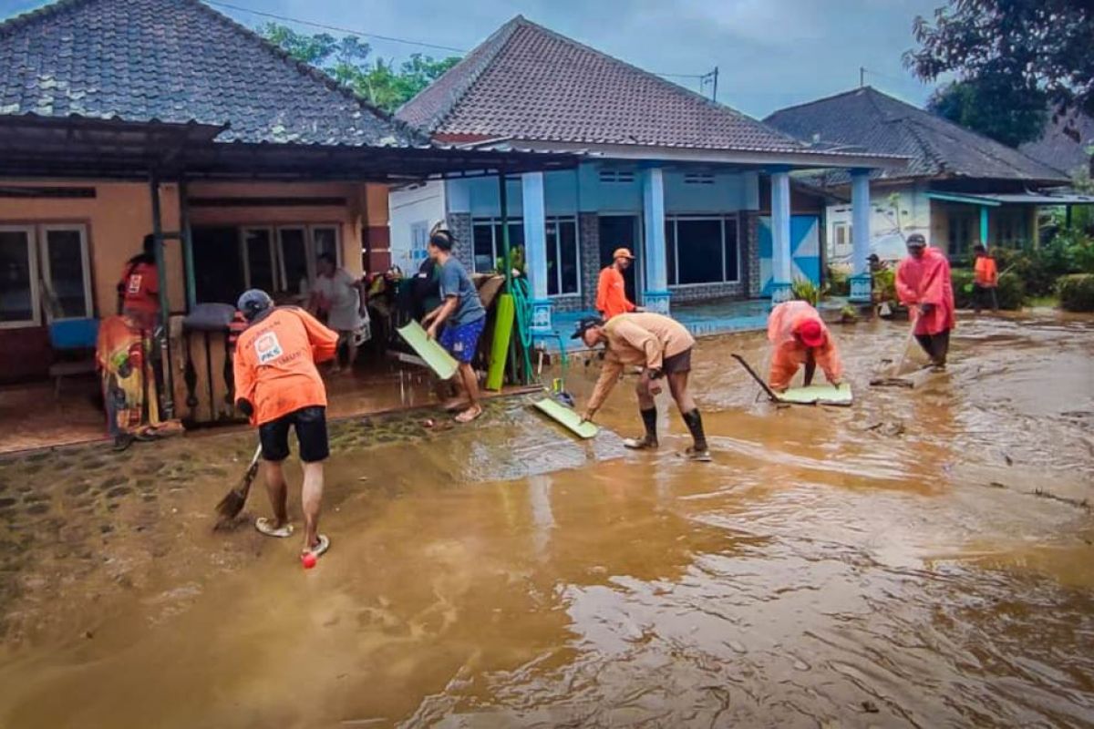 PKS turunkan relawan ke daerah terdampak bencana di Jatim