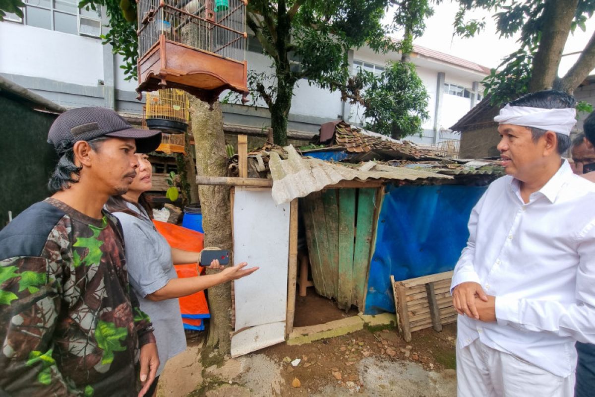 Suami istri ditemukan tinggal gubuk reyot di Purwakarta