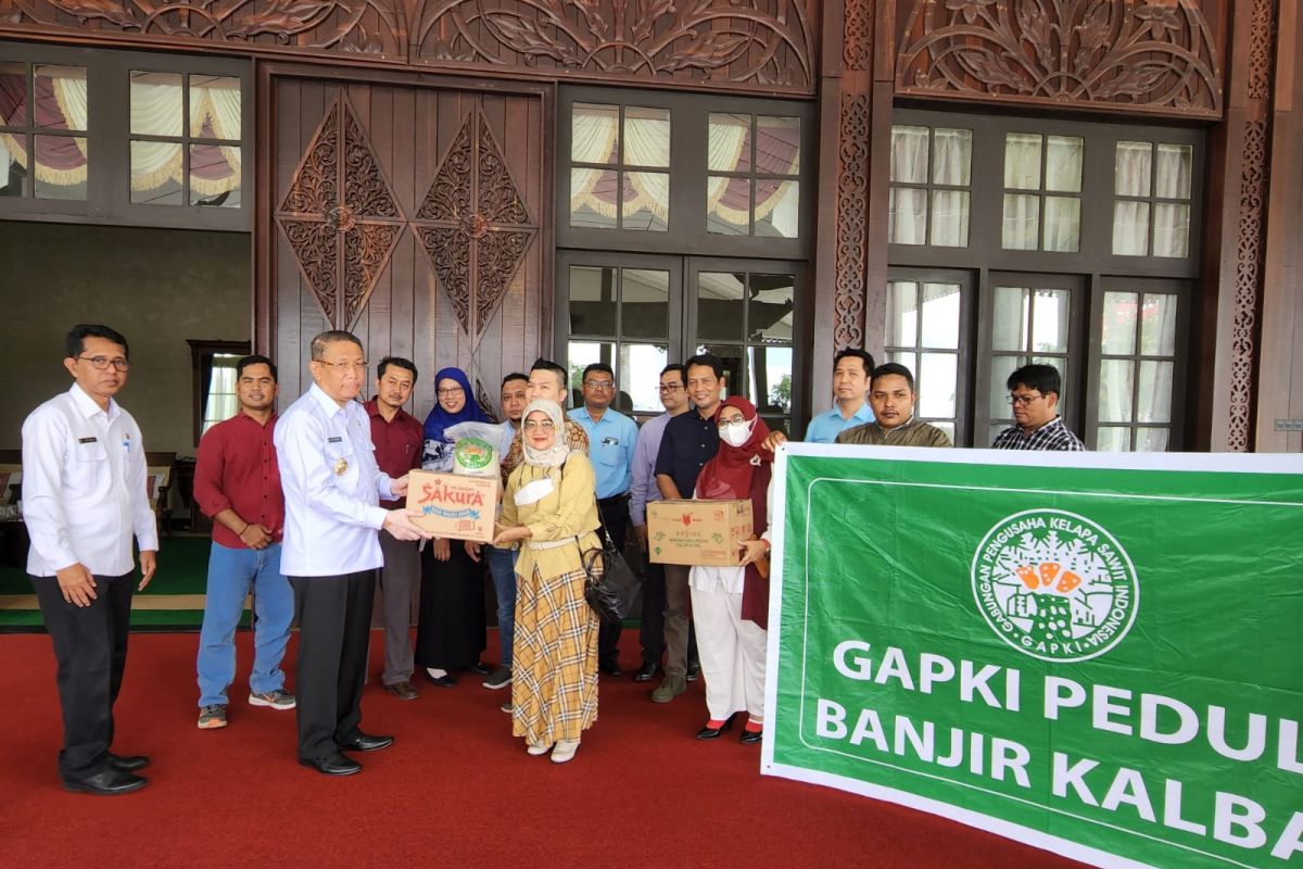 Gubernur Kalbar terima bantuan GAPKI untuk warga terdampak banjir