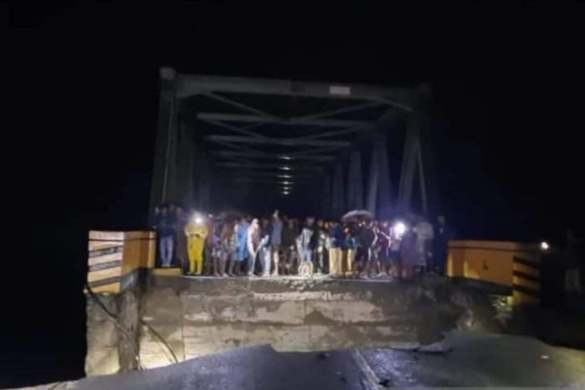Jalan hubungkan Sulteng-Gorontalo terputus akibat jembatan ambrol
