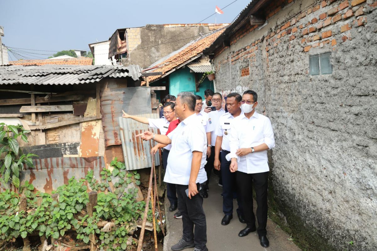 Pj Gubernur DKI dan Wali Kota Jakarta Selatan tinjau Kali Pulo