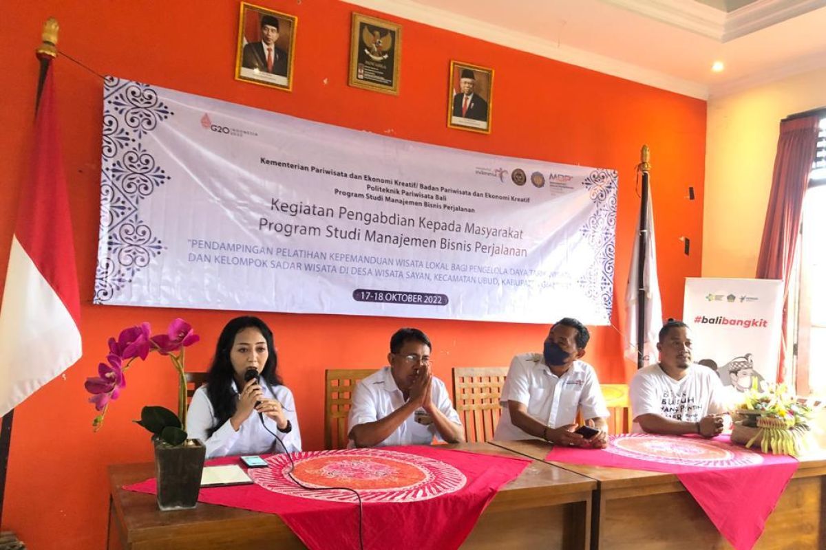 Prodi MBP Poltekpar Bali tingkatkan kemampuan pramuwisata Desa Sayan