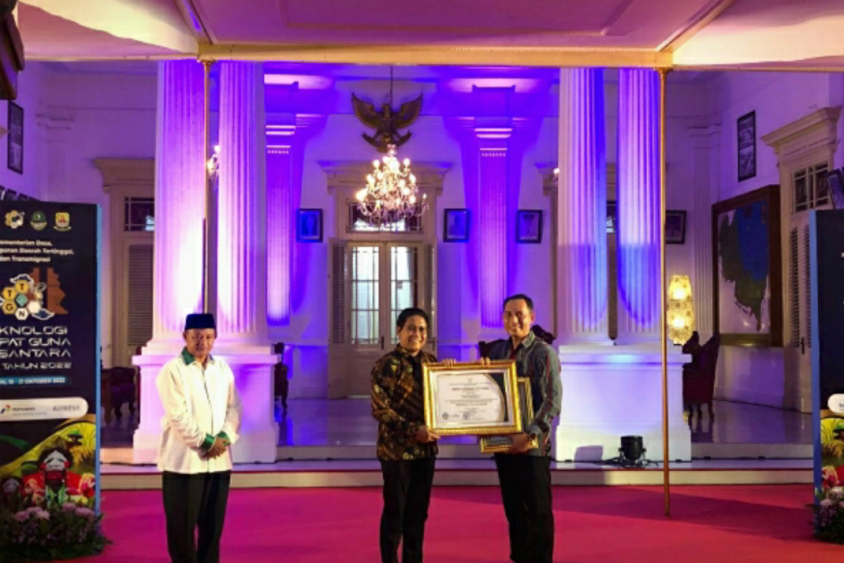 Bupati Purwakarta terima dua penghargaan dari Kemendes PDTT