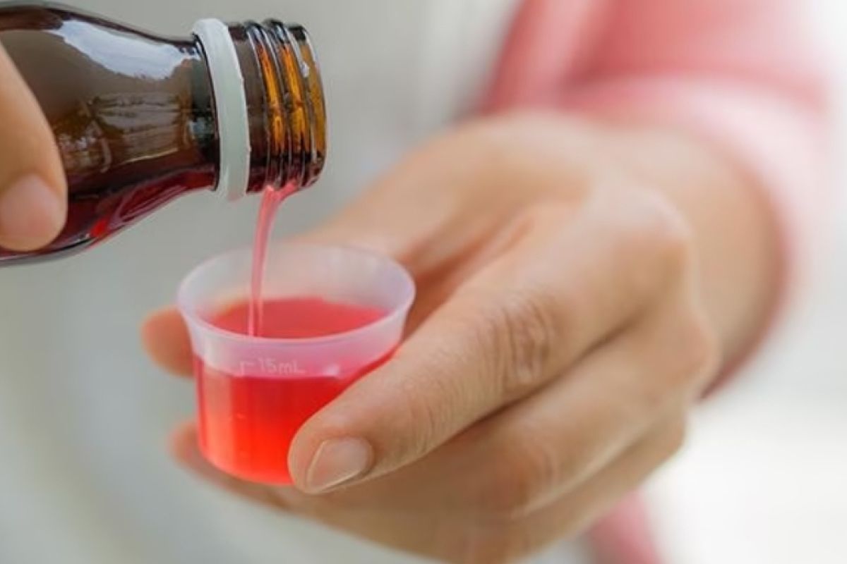 Penjualan obat sirop dihentikan sementara terkait gangguan ginjal akut pada anak