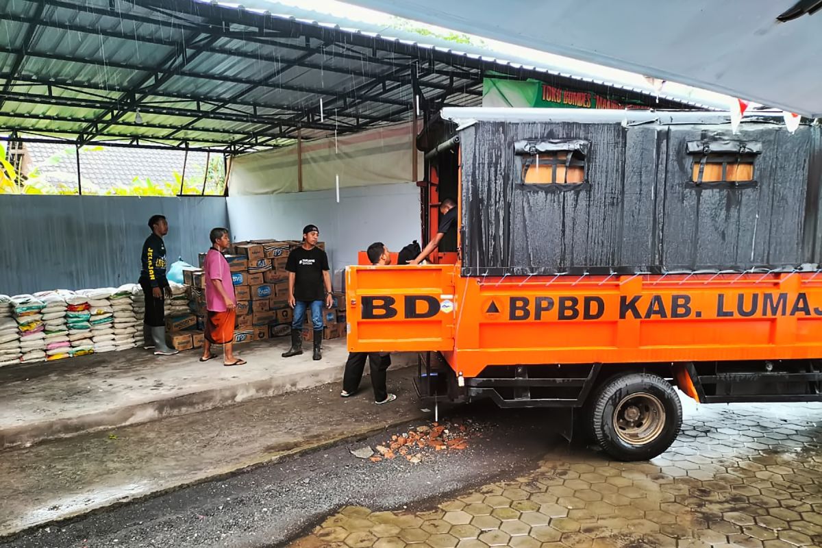 BPBD Lumajang distribusikan bantuan korban banjir dan longsor