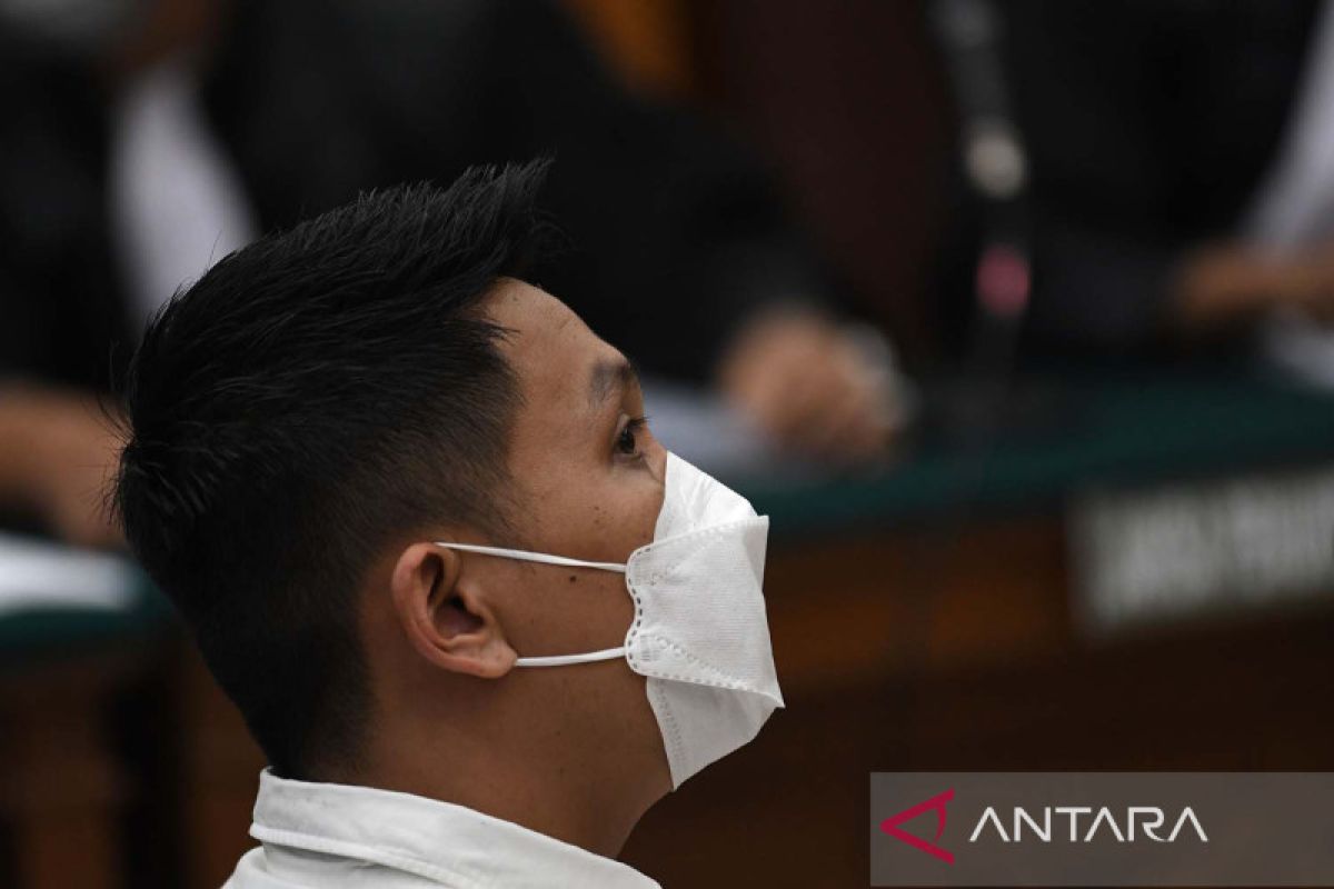 Kemarin, sidang Hendra Kurniawan hingga rekonstruksi kasus Kanjuruhan