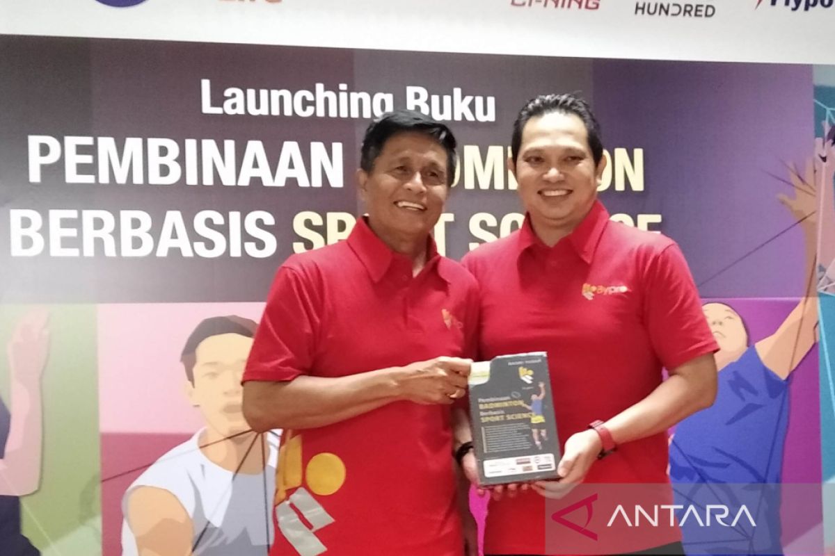 Ketua PBSI Jateng luncurkan buku "Pembinaan Badminton Berbasis Sport Science"