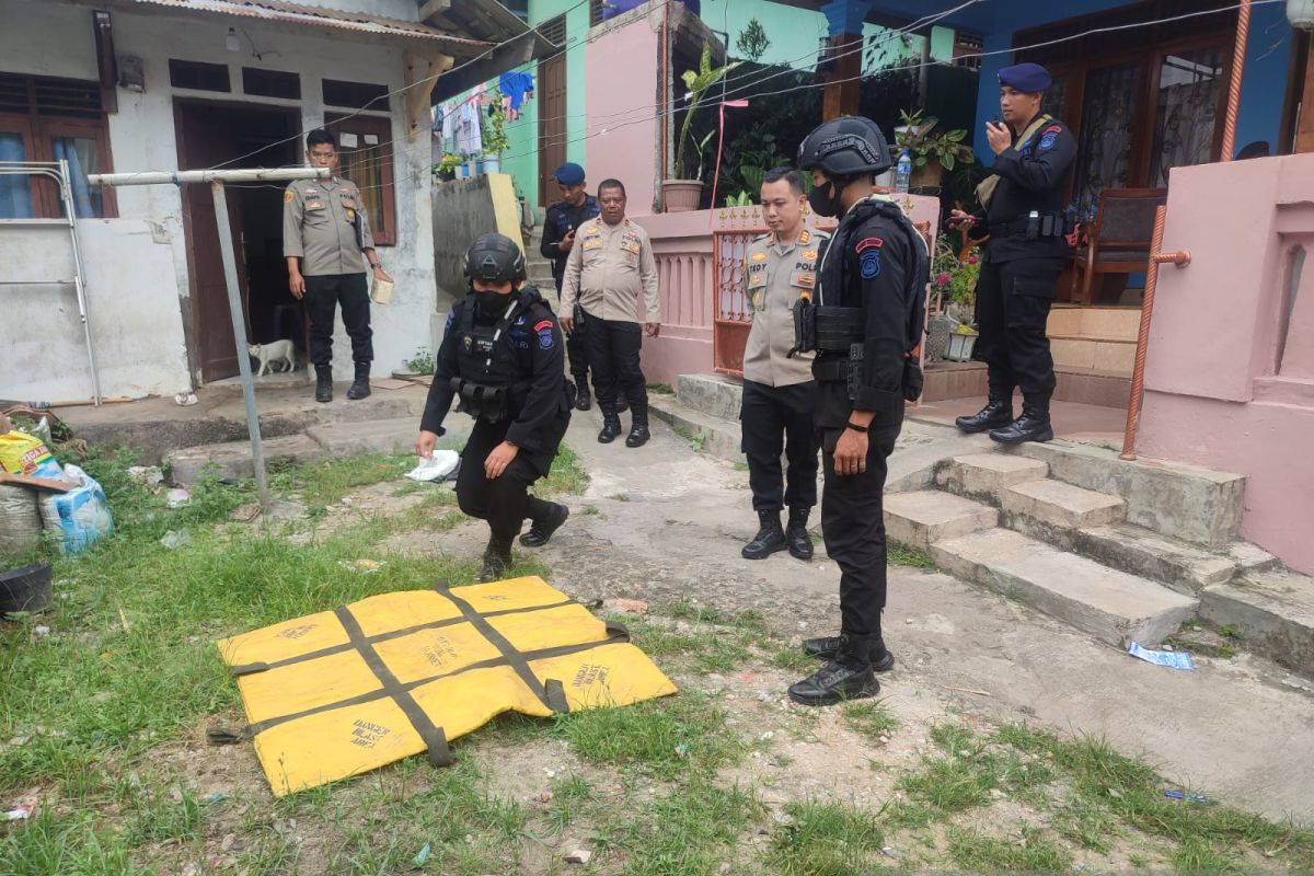 Polisi cek penemuan mortir di rumah warga di Serang