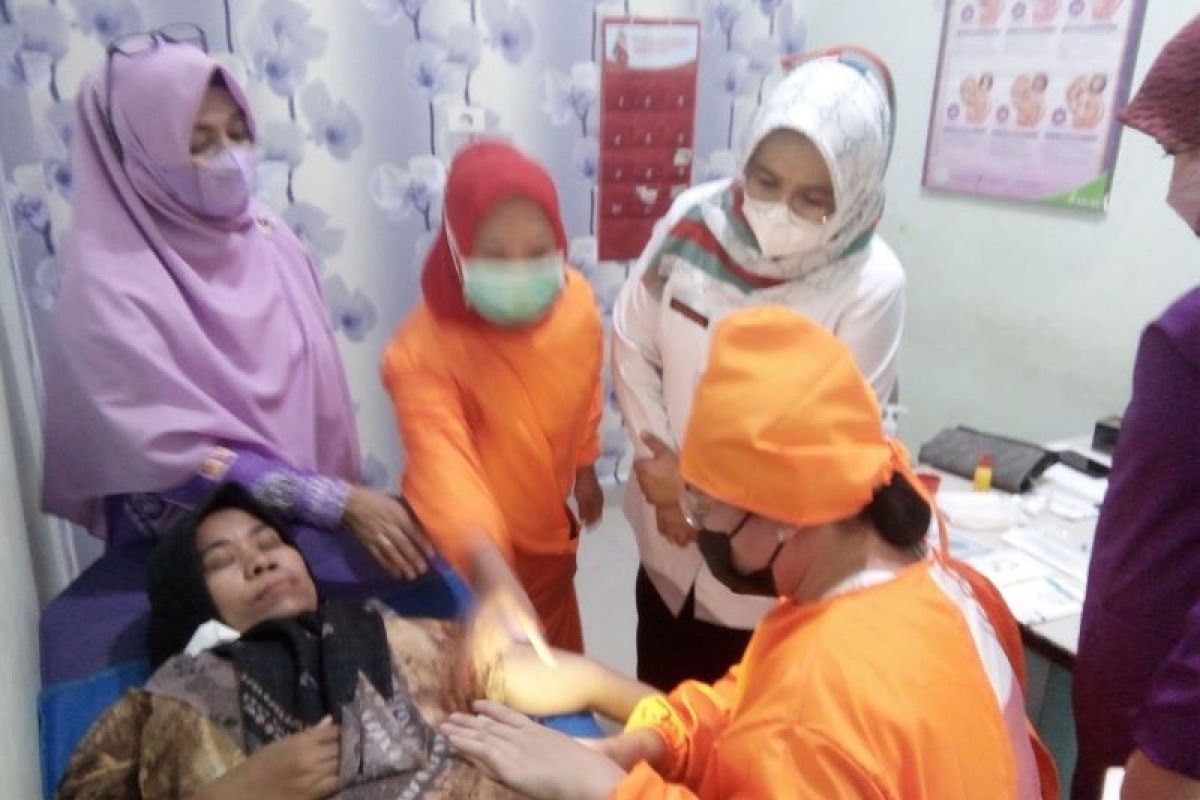 BKKBN Perwakilan Riau bekali 15 bidan terampil pasang IUD dan Implan