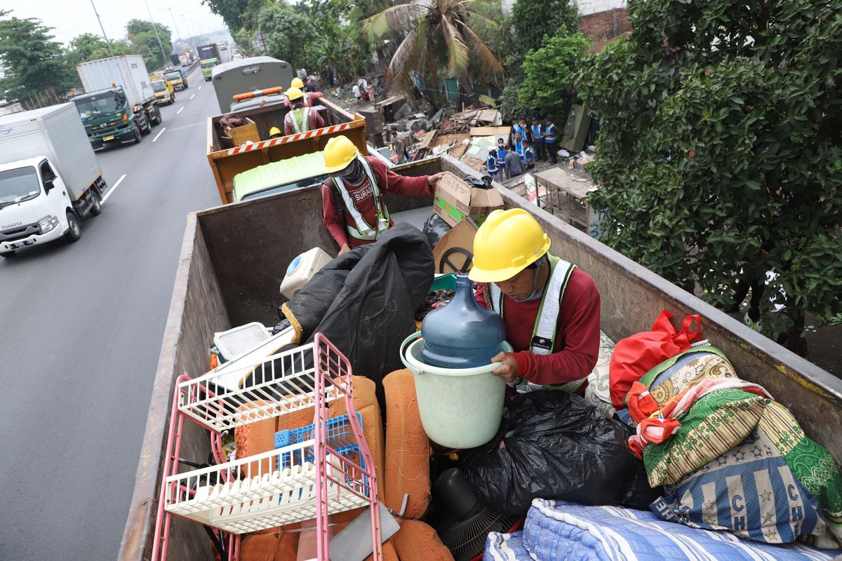 Sebanyak 14 KK telah dipindahkan dari kawasan Kampung 1001 Malam Surabaya