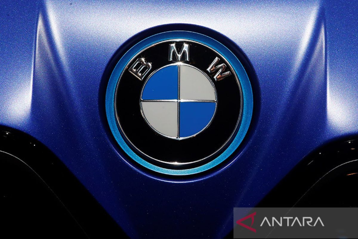 BMW tarik lebih 14.000 mobil listrik karena perangkat lunak rusak