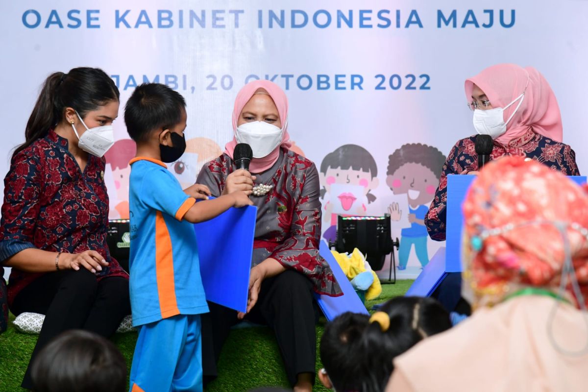 First Lady engages in learning activities with Jambi preschoolers