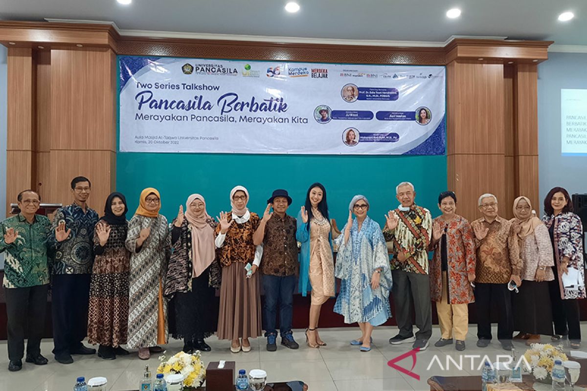 Universitas Pancasila kampanye sebulan memakai batik selama Oktober