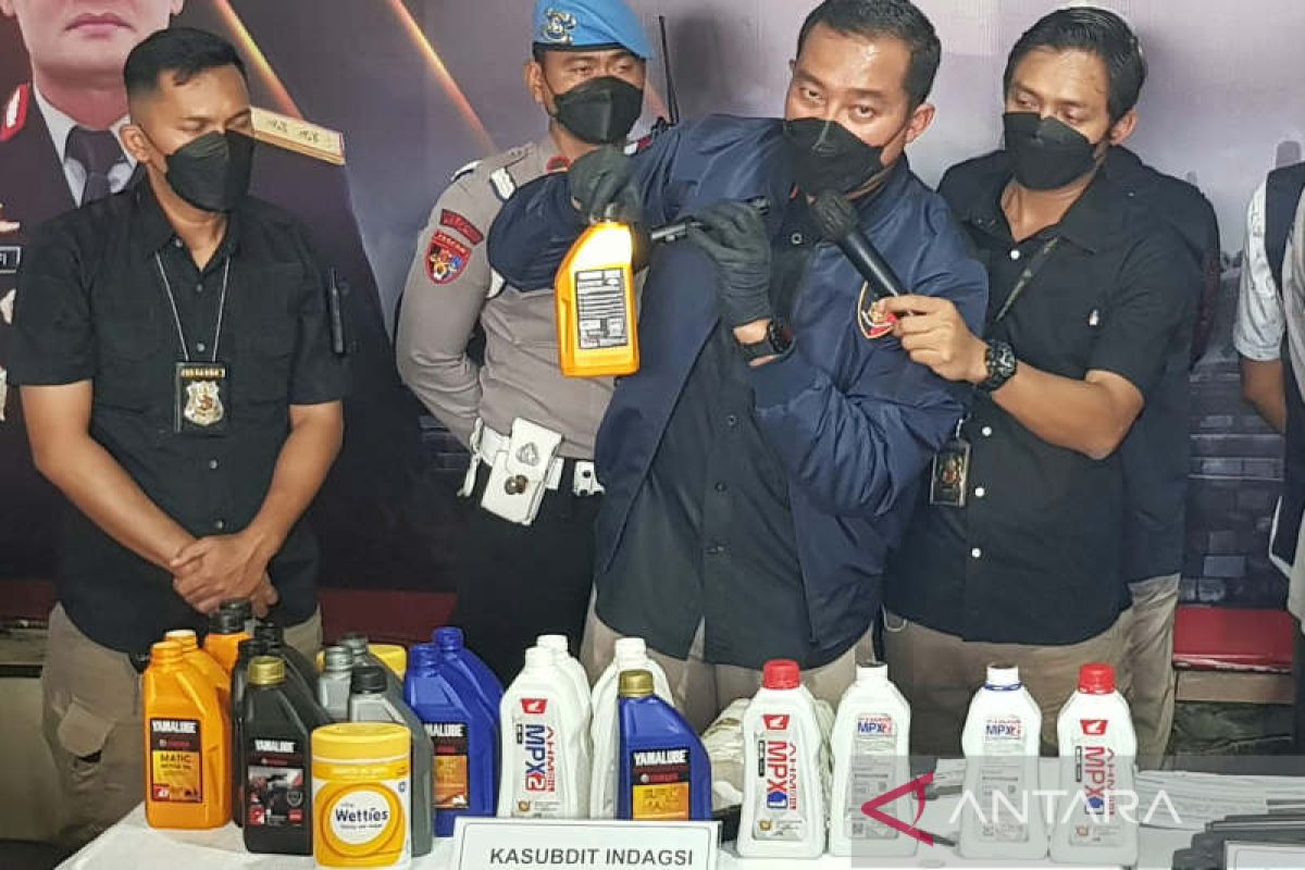 Polisi ungkap pabrik oli palsu yang telah beroperasi 2 tahun