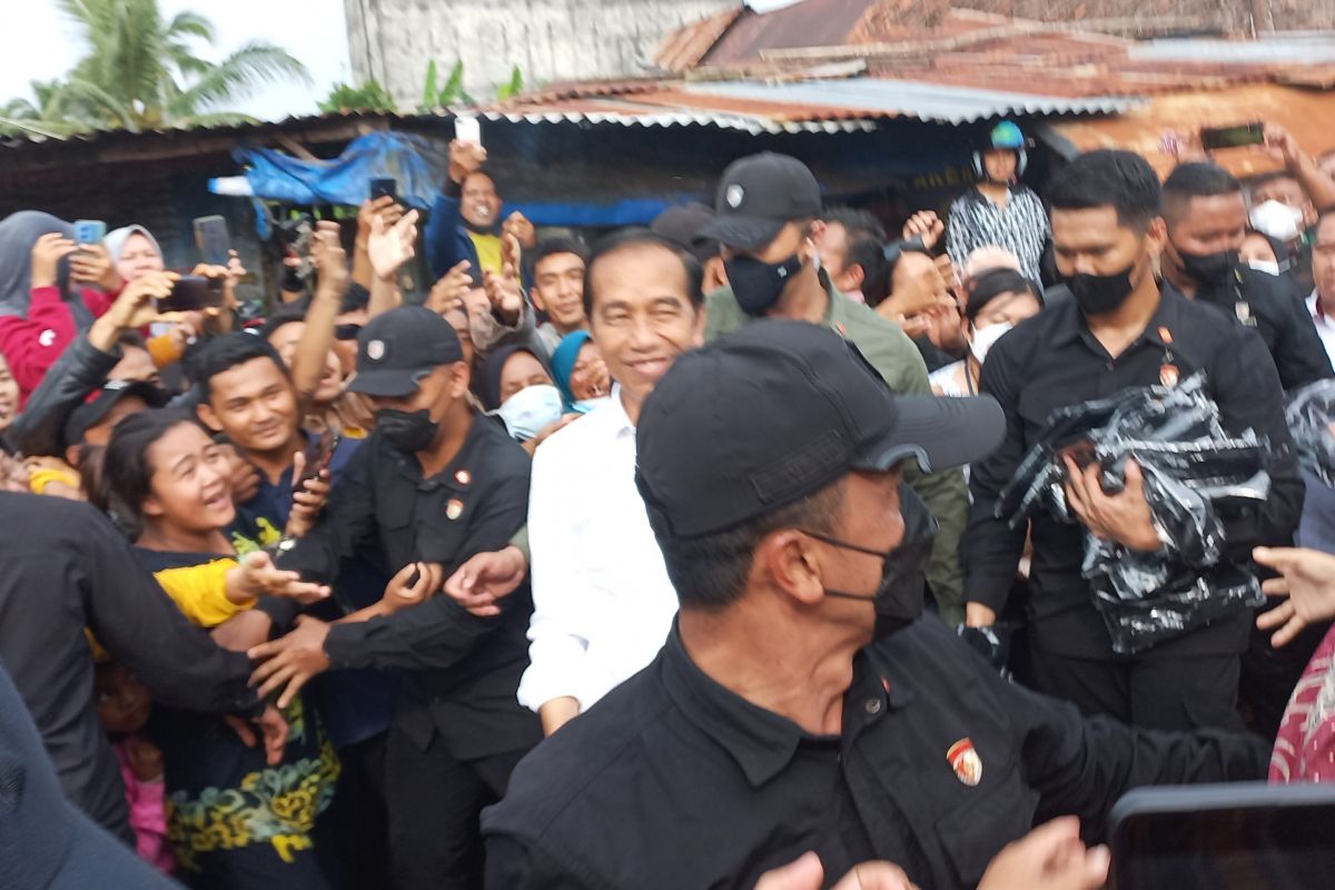 Jokowi minta warga gunakan bantuan sosial untuk keperluan pokok