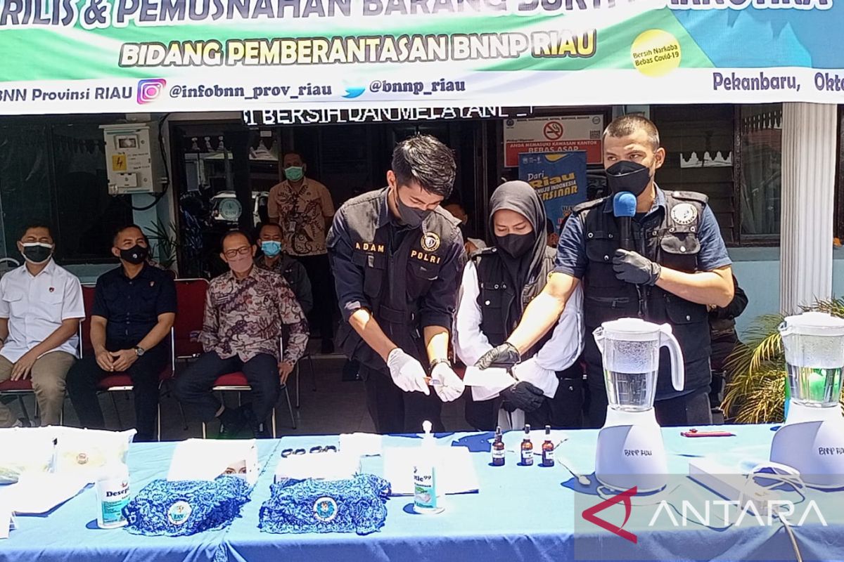 BNNP Riau musnahkan 2,9 kilo sabu dan 801 pil ekstasi