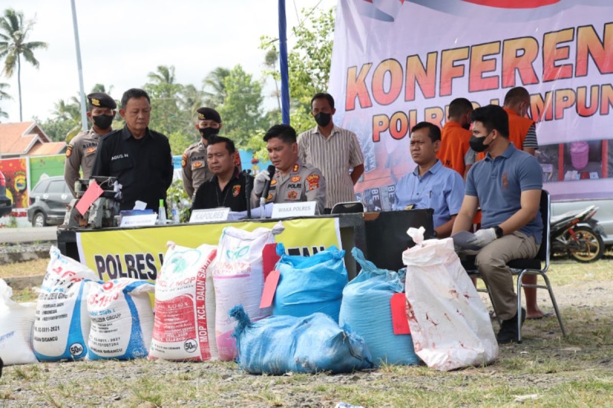 Polisi sita 45 ton pupuk ilegal Lampung Selatan