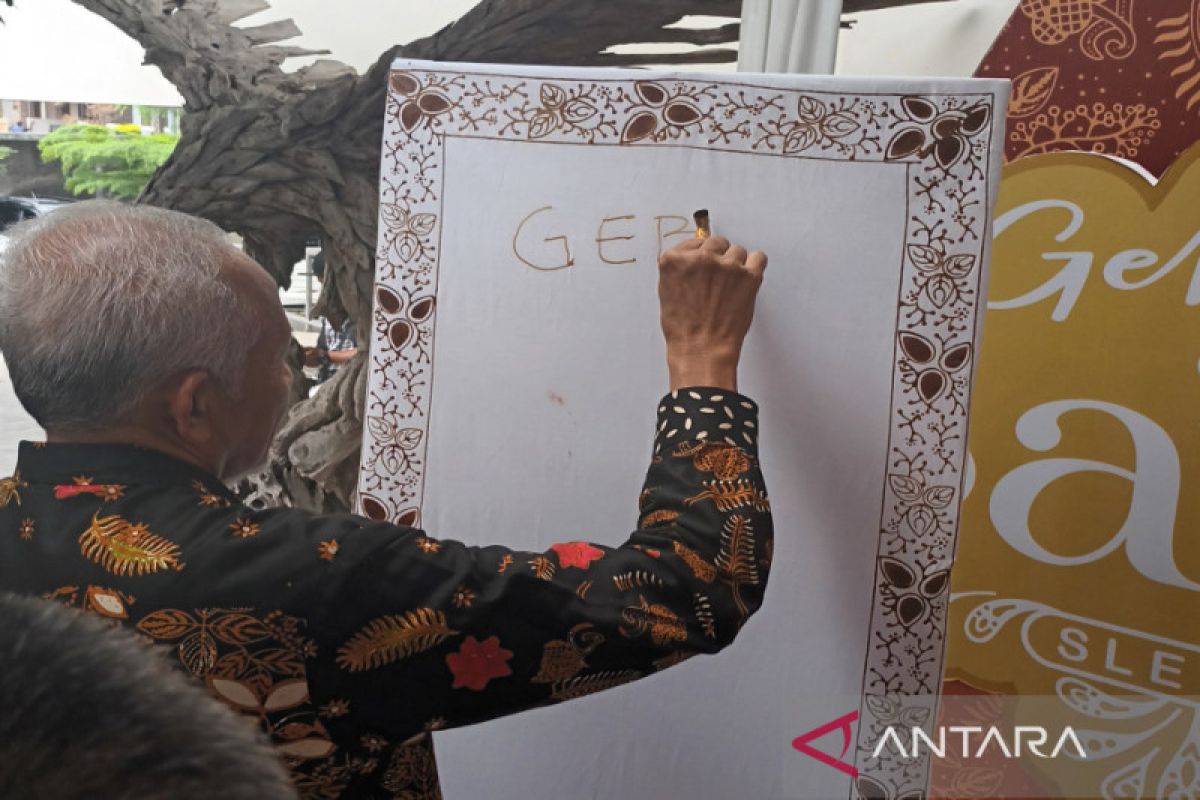 Dekranasda gelar "Gebyar Batik Sleman 2022" bangkitkan perajin batik