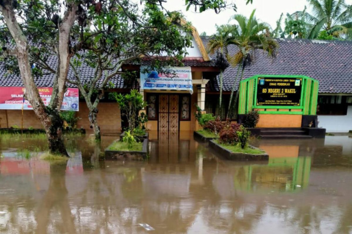 SDN 2 Wakul Lombok Tengah rentan banjir saat musim hujan