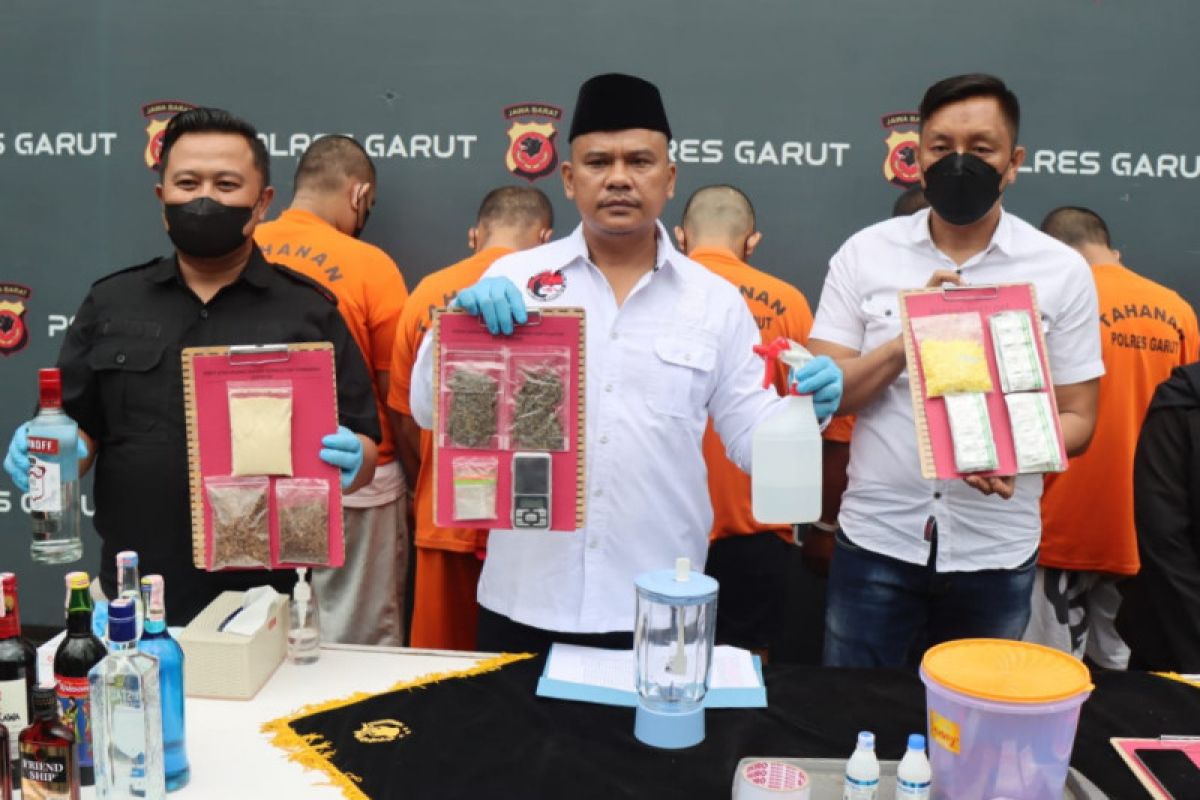 Polisi ungkap tempat pembuatan tembakau sintetis di Garut