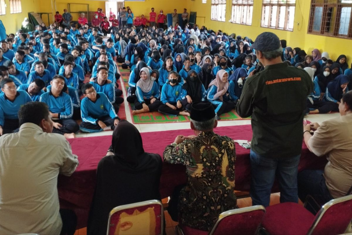 Sosialisasi cegah karhutla, LKBN Antara Riau sasar SMAN 2 Dumai
