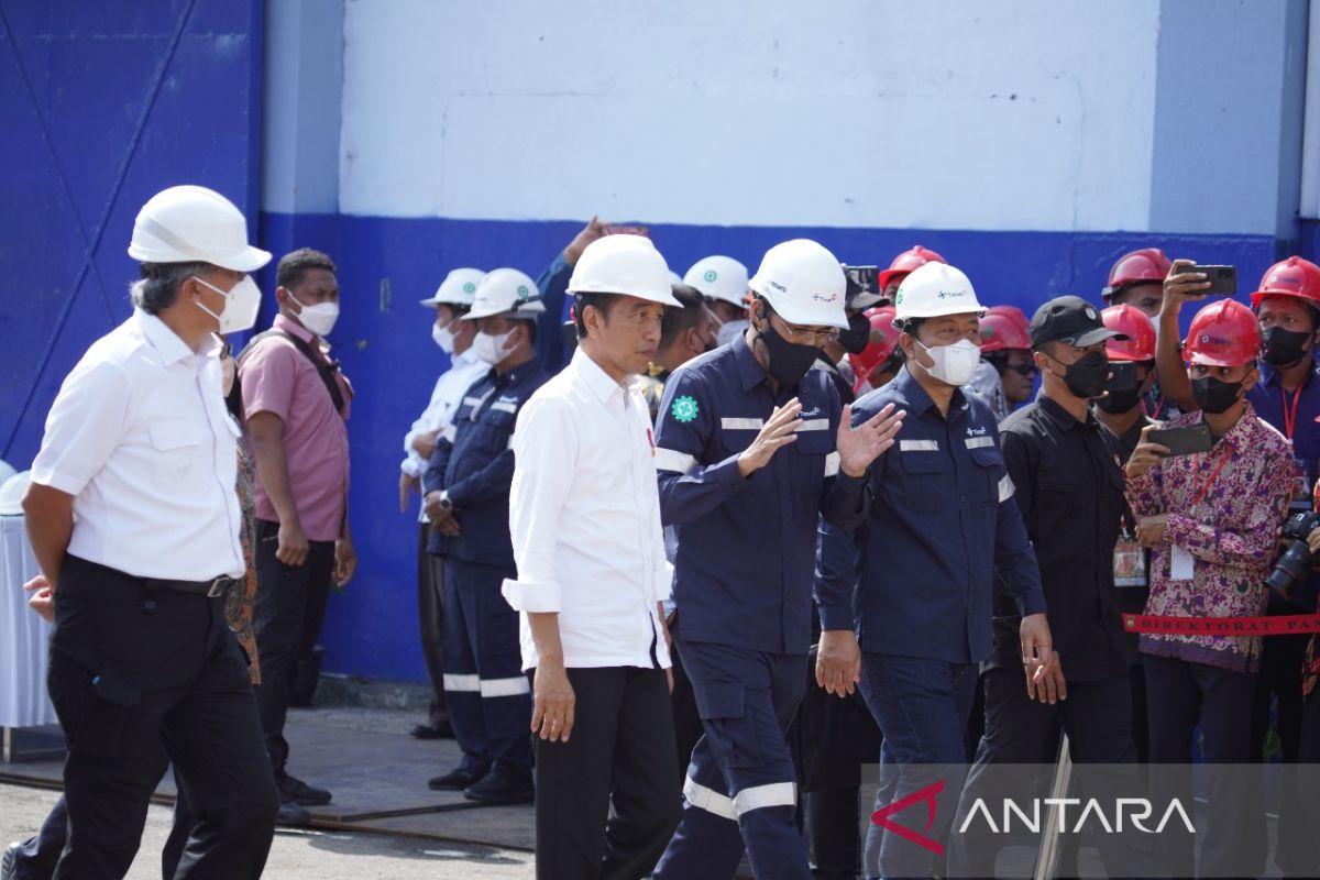 Tinjau pembangunan smelter TSL AusmeltFurnace PT TimahTbk, Presiden Jokowi ungkap hilirisasi timah