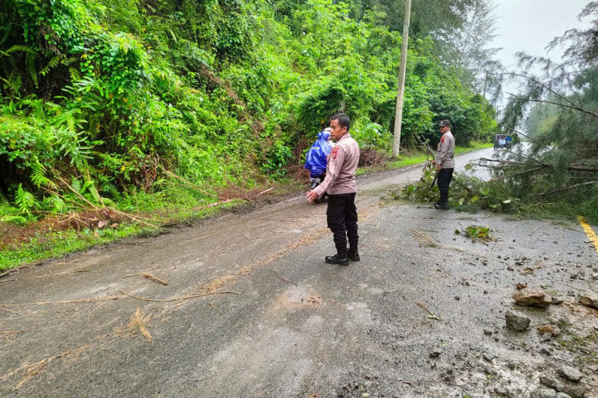 Longsor di Gunong Cincrang Aceh Jaya, warga di minta hati-hati