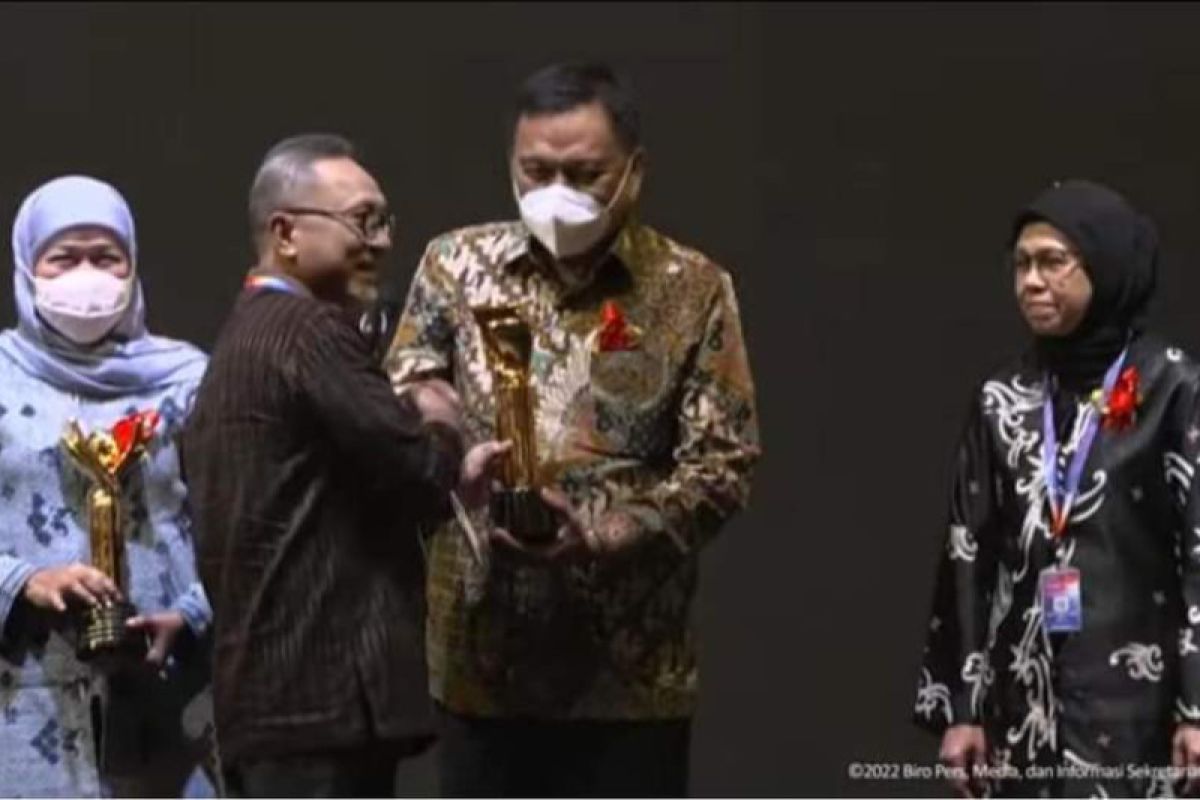 Serius tumbuhkan ekspor, Jokowi hadiahi Olly 'Penghargaan Primaniyarta'