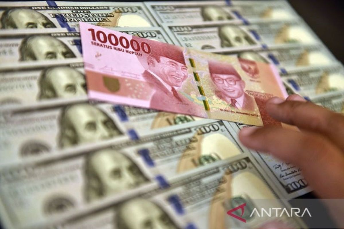 Rupiah ditutup melemah