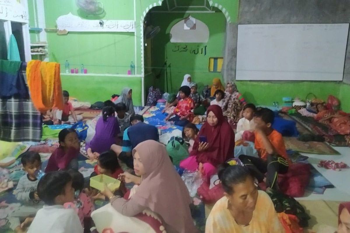 Diterjang banjir, puluhan warga di Kabupaten Aceh Timur mengungsi