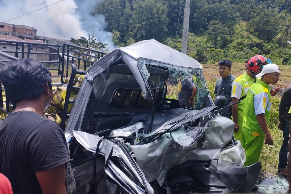 Kecelakaan beruntun di IX Koto Sungai Lasi akibatkan dua orang meninggal dunia