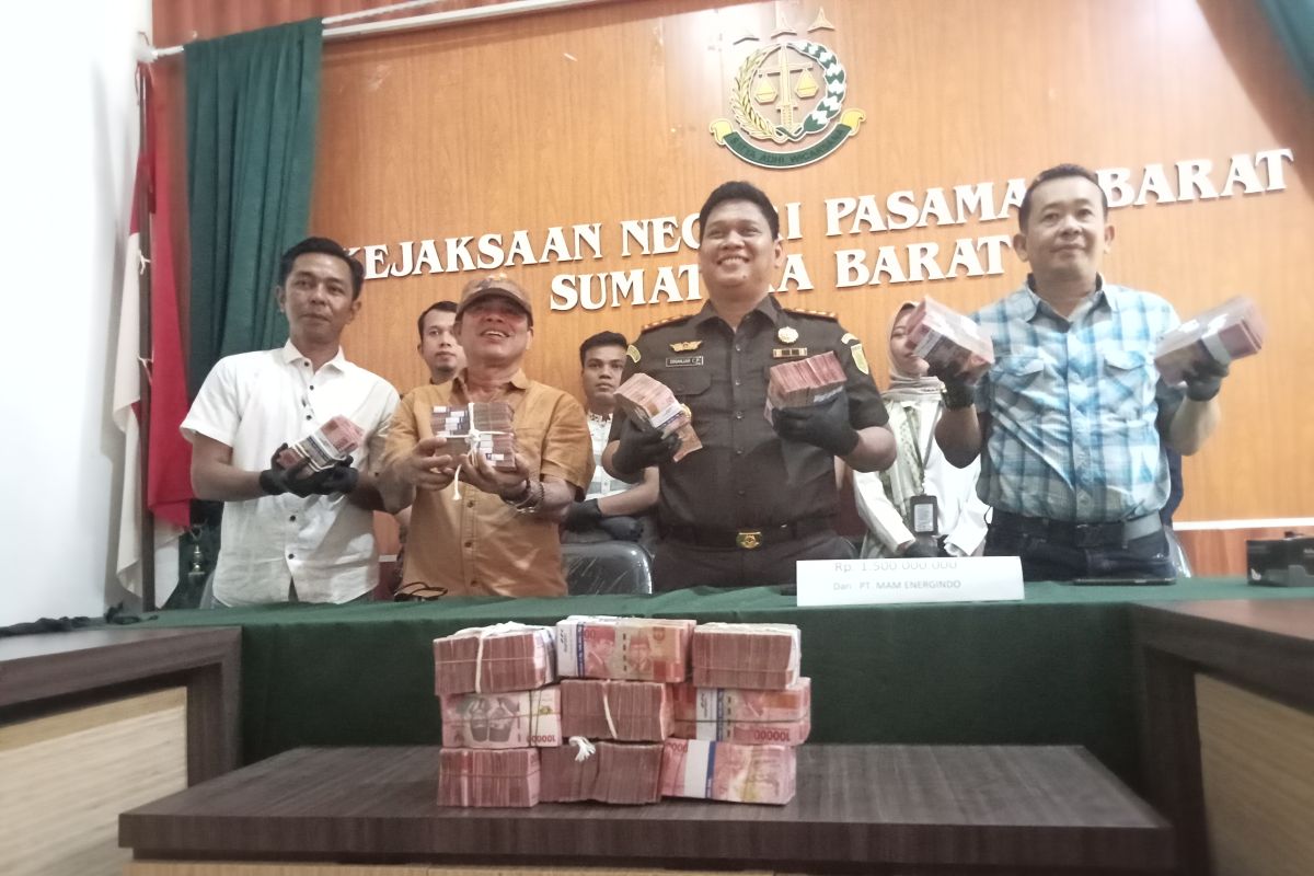 Kejari Pasbar terima pengembalian kerugian fisik pembangunan RSUD senilai 1,5 miliar