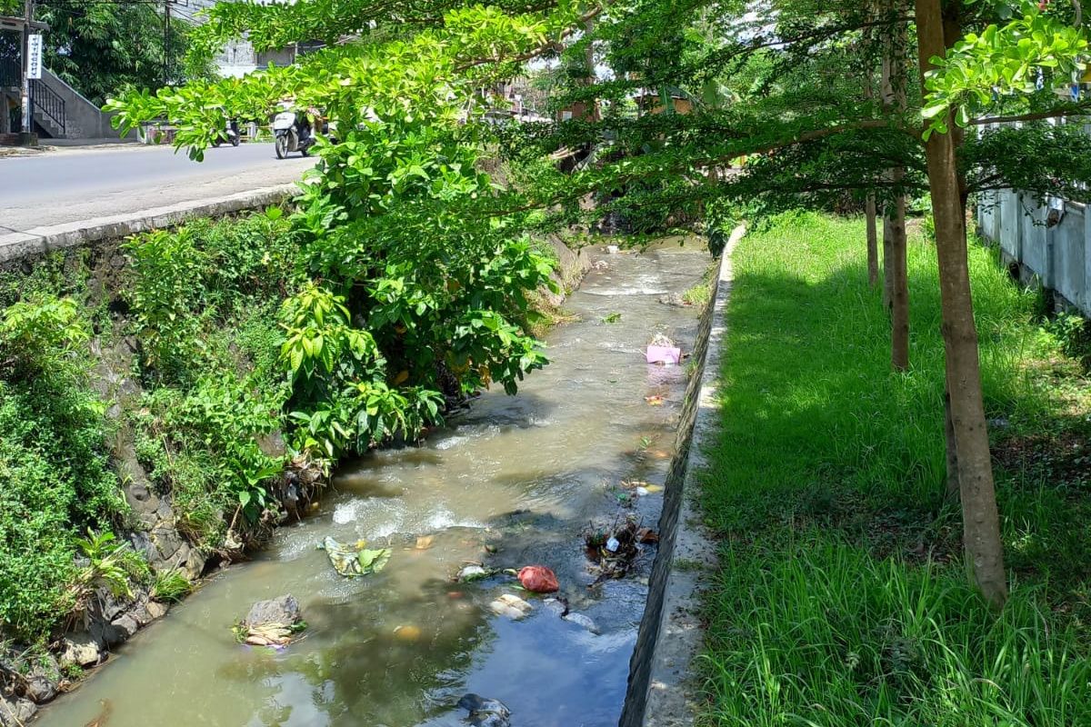 Pemdes Puyung gotong royong antisipasi banjir