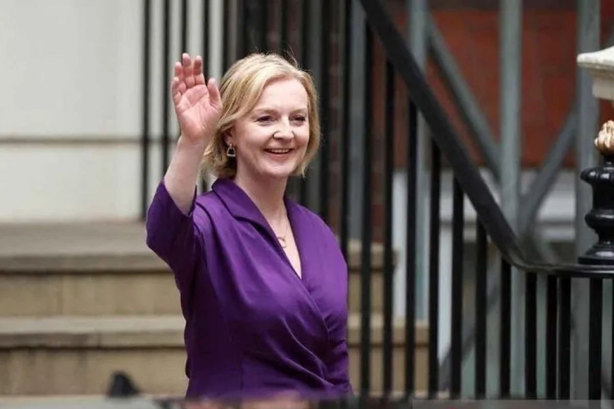 Masalah ekonomi Inggris, Perdana Menteri  Liz Truss mengundurkan diri