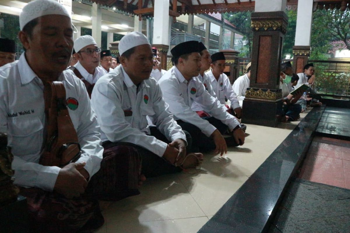 Hari Santri, Bamusi Surabaya ziarah ke makam pendiri NU di Jombang