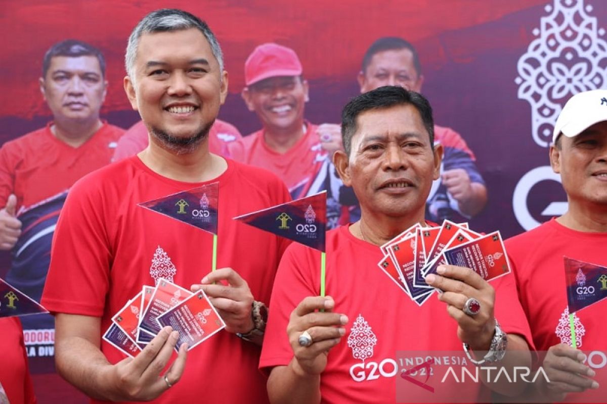 Kemenkumham Riau semarakkan KTT G20 dengan jalan sehat dan bagi-bagi sticker