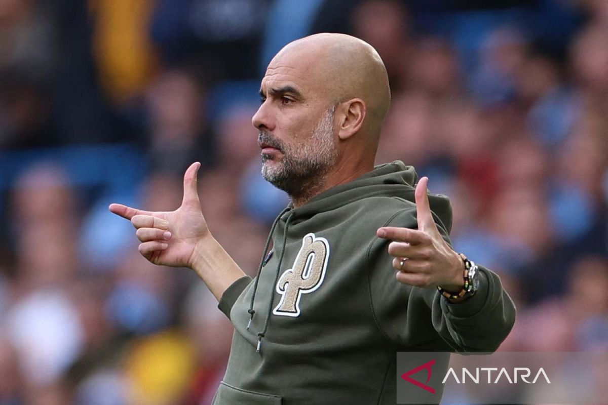 Pep Guardiola absen latih Manchester City untuk operasi punggung