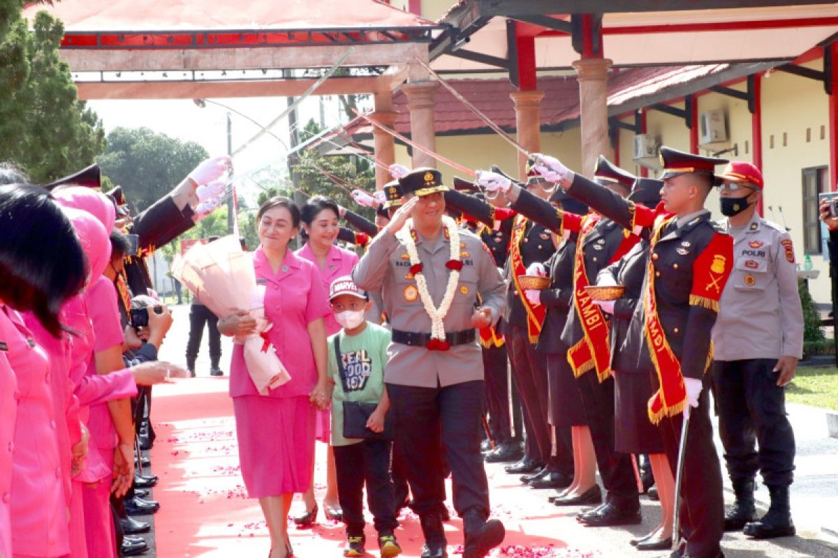 Polda Jambi lakukan upacara farewell parade