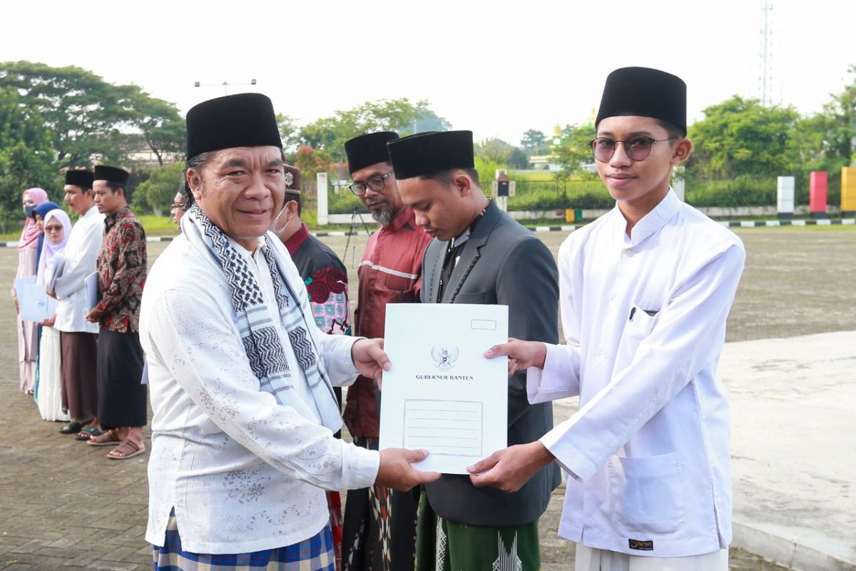 Pj Gubernur Banten berikan 'kadeudeuh' seluruh kafilah MTQ Banten