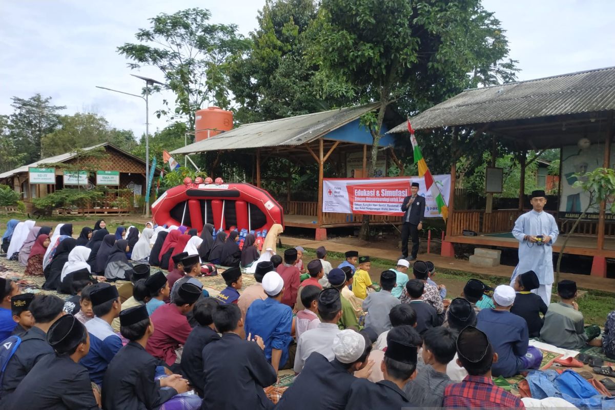 PMI gelar pelatihan dan edukasi santri agar aman dari bencana Hidrometeorologi