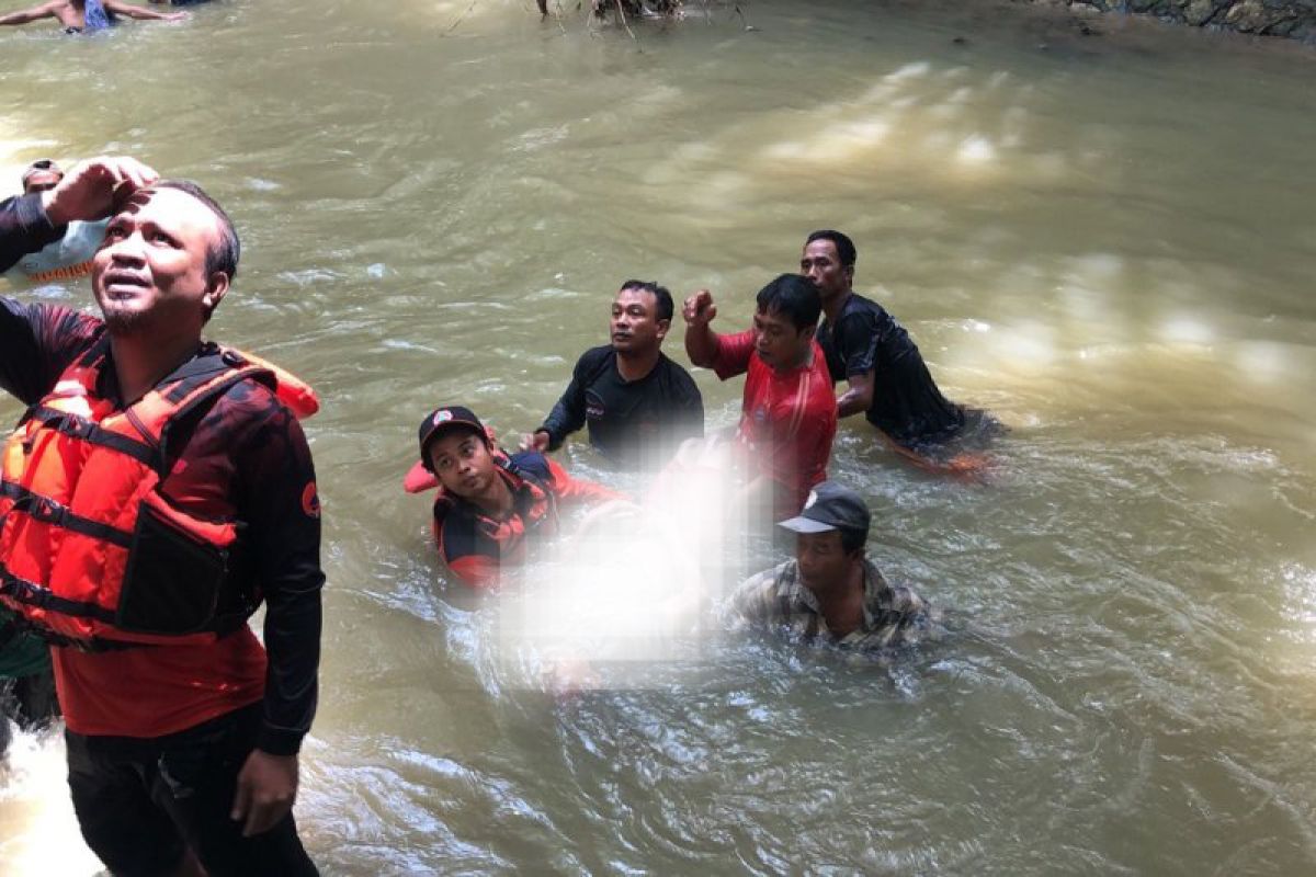 Petugas gabungan temukan remaja Sampang tercebur di sungai