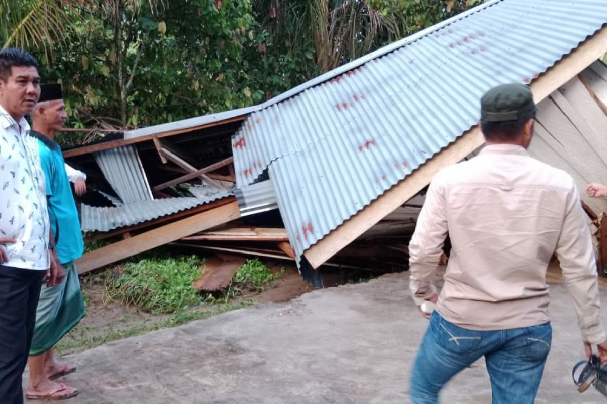 Wabup Merangin turun evakuasi korban banjir Batang Masumai