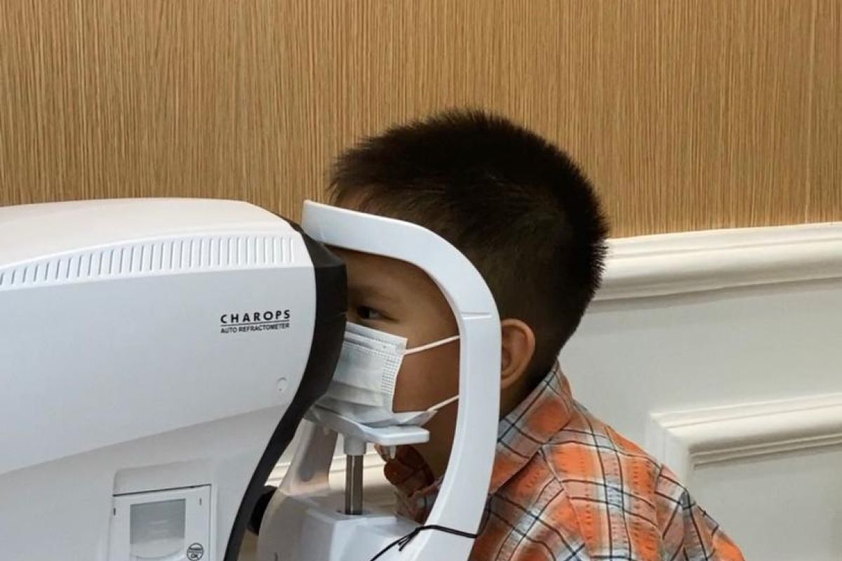 Picingkan mata jadi ciri-ciri anak butuh periksa mata