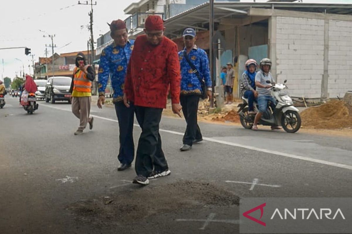 Bupati Fauzi pastikan perbaikan jalan di Sumenep tidak asal-asalan