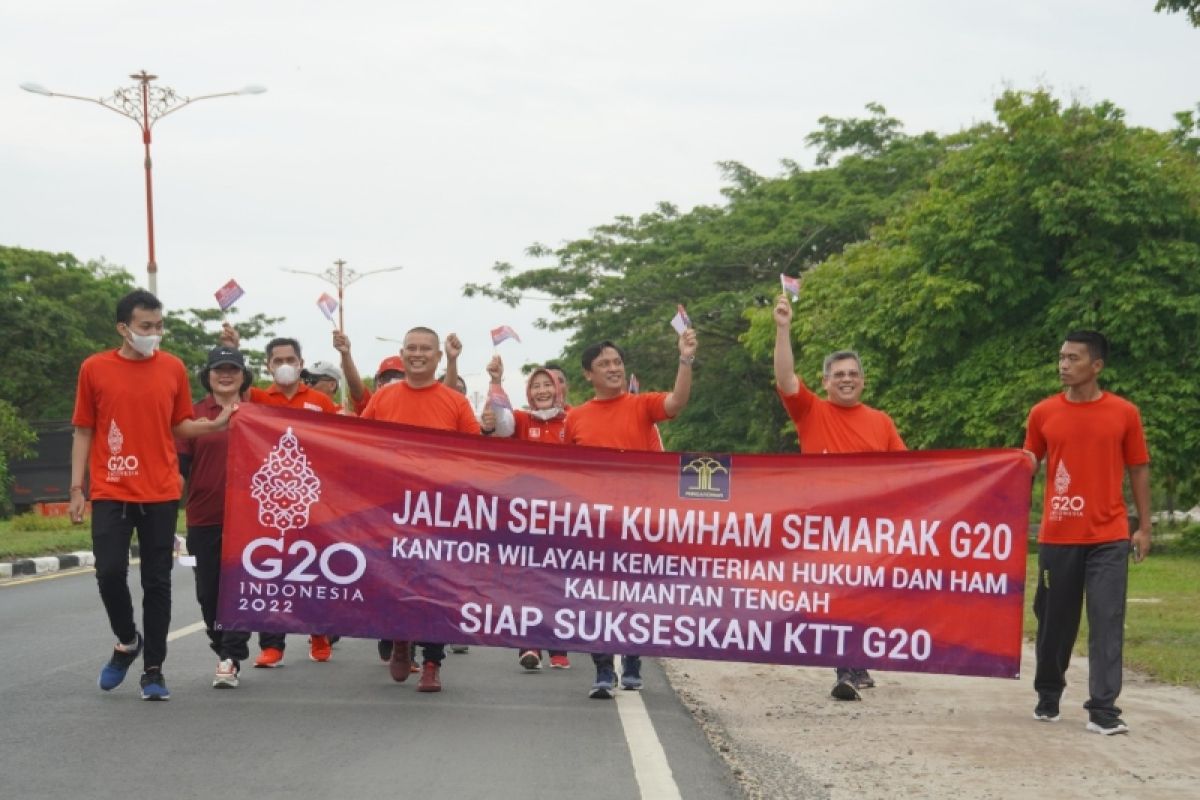 Semarakkan KTT G20, Kemenkumham Kalteng ikuti jalan sehat serentak