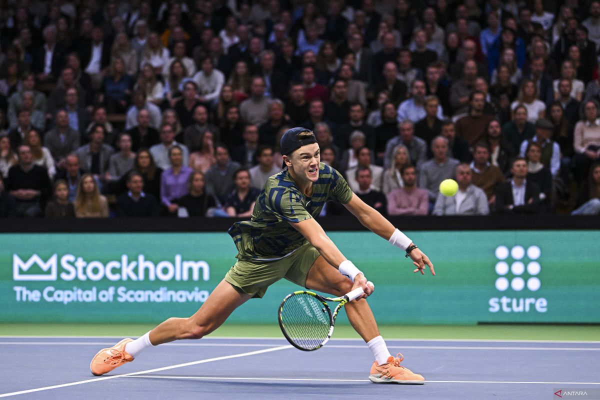 Taklukkan Tsitsipas, Holger Rune juarai turnamen Stockholm