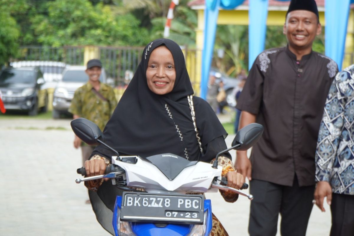 Guru mengaji kehilangan sepeda motor, menerima penggantinya dari Syah Afandin