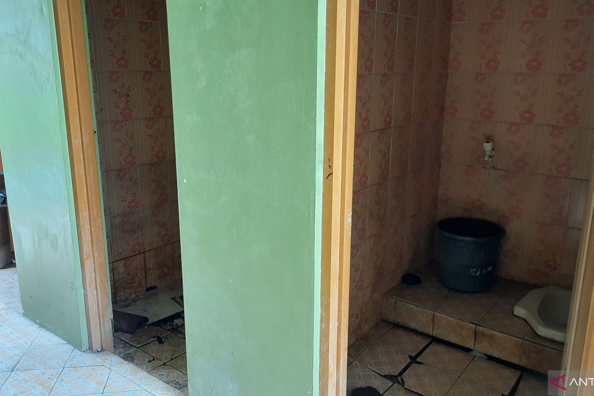 Warga keluhkan toilet rusak milik Pemkab Tangerang